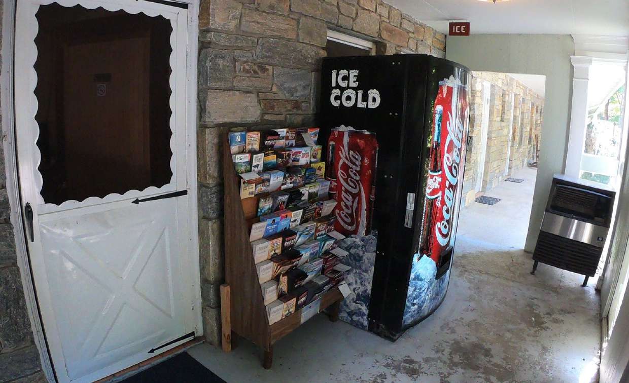 Ice and vending nook